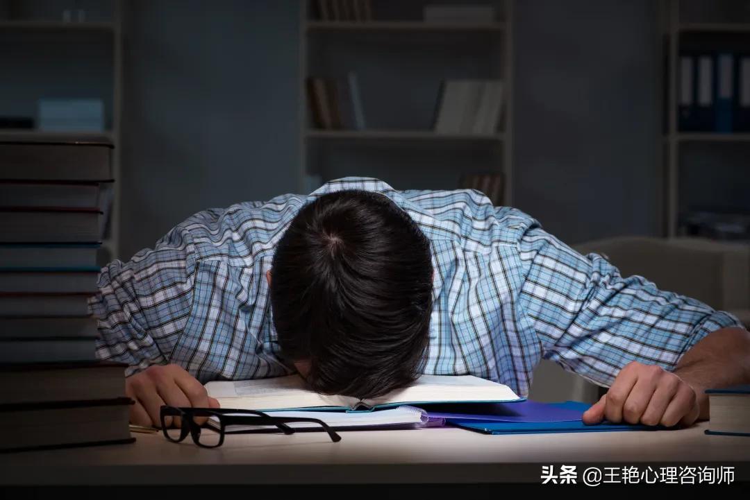 10小时失眠了听什么歌快速入睡,失眠按摩手哪个部位能快速入睡