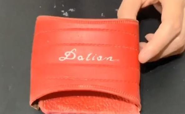 拖鞋坏了可以扔一只吗,拖鞋坏了扔垃圾桶