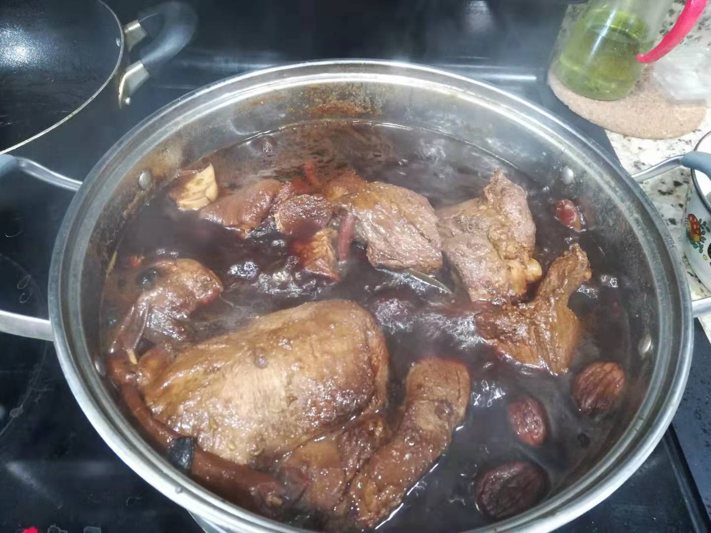 30年大厨教你酱肘子的正宗做法,大姐教你正宗酱肘子的做法