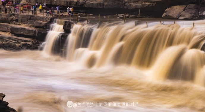 “盖河漩涡，如一壶然。”跃然纸上似惊鸿戏水