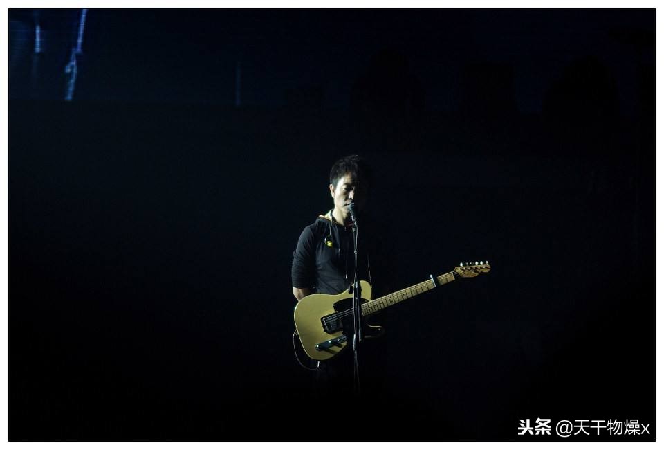 许巍生活不止眼前的苟且,许巍追逐我们心中的诗和远方