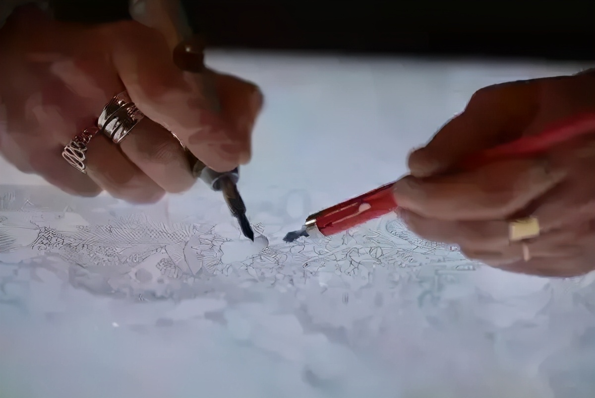 爱马仕丝巾90的一条多少钱,爱马仕400元一支