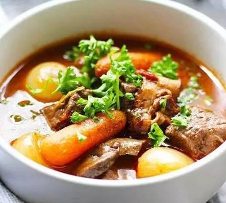 炒菜煲汤盐放多了怎么办?加水你就错了,大厨告诉你正确处理办法