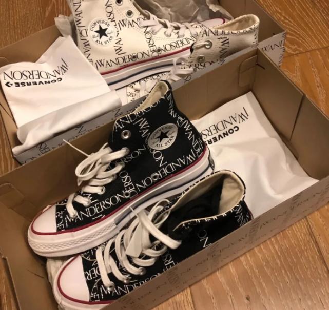 脚下穿什么鞋子能看出来,脚下的鞋子各式各样