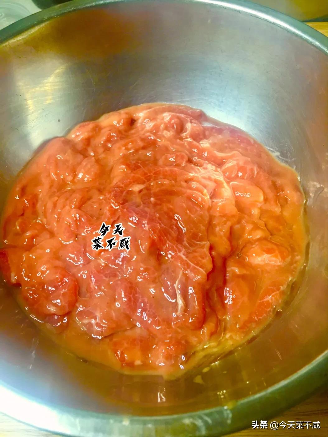 厨师长教你鸡肉、猪肉、牛肉的上浆秘籍，炒啥肉都鲜嫩爽滑还多汁