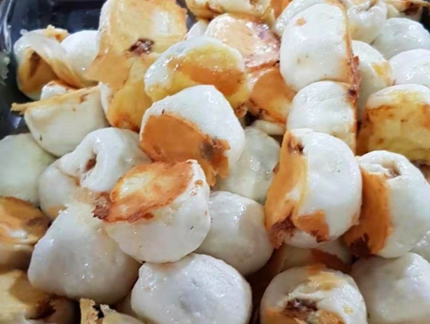 两个大男人搁郑州东区，剋永城牛肉水煎包子，一啸咧十个跟玩的样