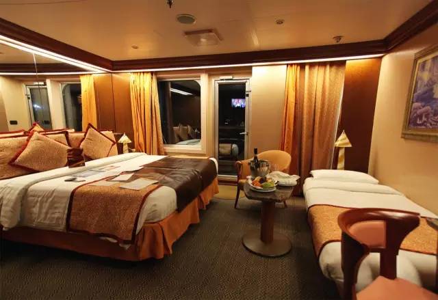 日本防疫钻石公主号邮轮,日本钻石公主号邮轮海上漂多久