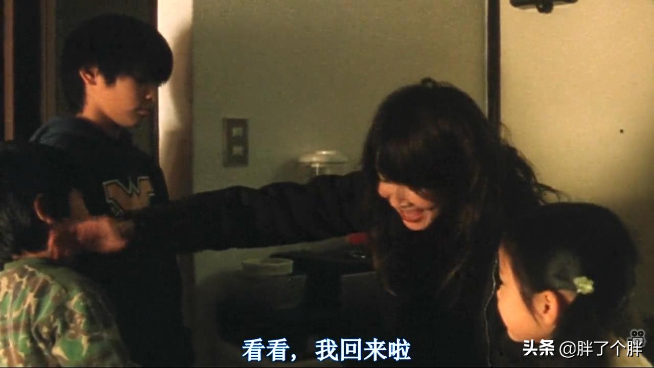 无人知晓：真实事件改编，母亲为和男友同居，抛下四个孩子离去