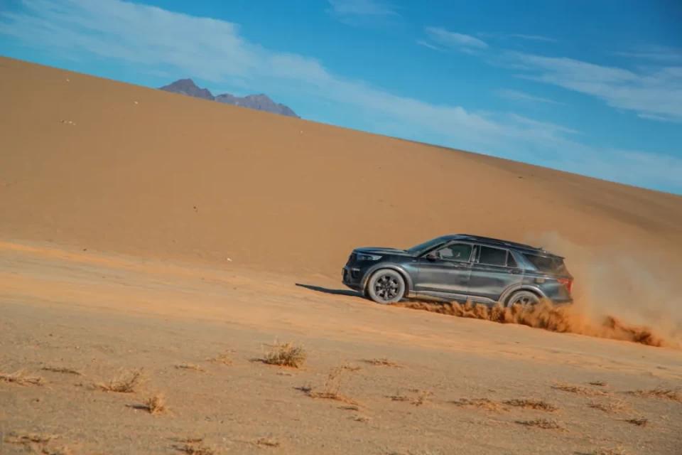 穿越过格尔木的盐湖我感受到了福特探险者的“硬气”