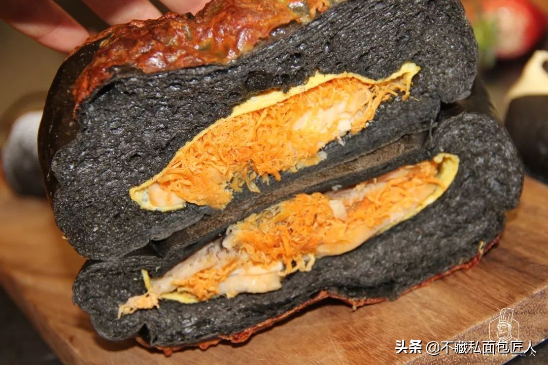 意大利墨鱼汁面包,金枪鱼墨鱼汁面包