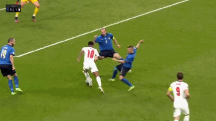 斯特林利物浦禁区摔倒,斯特林禁区摔倒