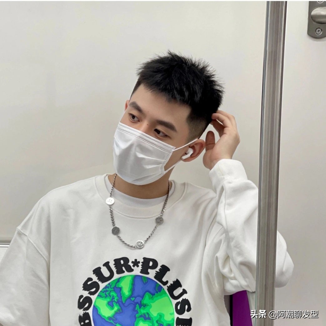 二十几岁的男生发型别再瞎剪了，试试这3款，剪完帅气涨颜值