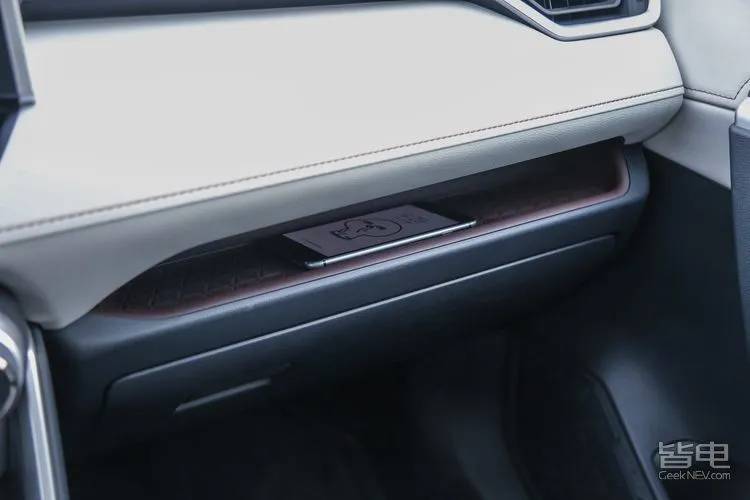 一汽丰田suv荣放rav4哪个颜色好看,家用suv选rav4荣放和crv哪款合适