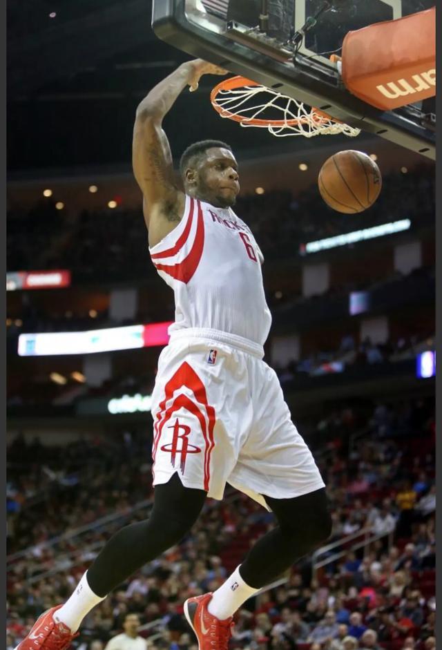 身高2米06，砍36+11，帽过邓肯和科比，28岁就无球可打，他怎么了