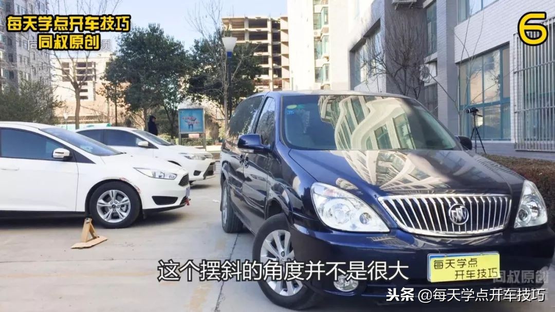 老小区狭窄空间倒车入库步骤详解,狭窄路右suv倒车入库实用技巧