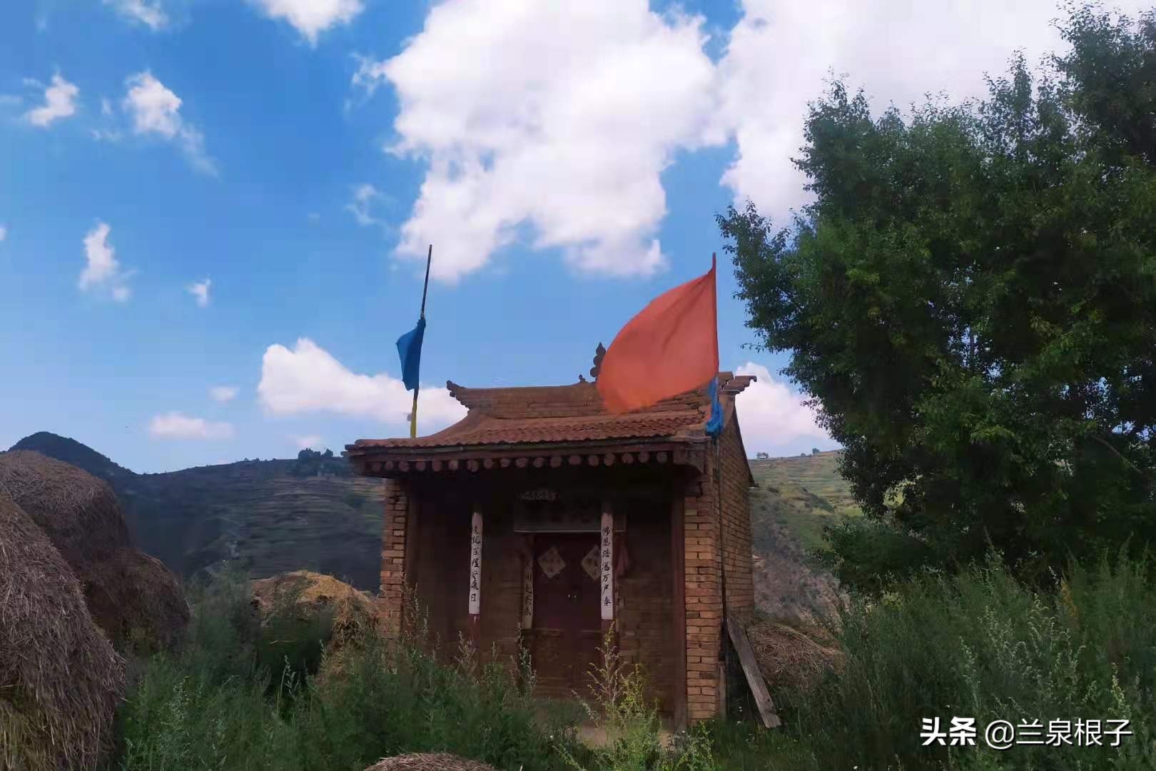 兰州南部大山深处山脊线上的美丽原野乡村沟对巴