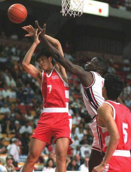 周琦年龄是96还是93,周琦6中6