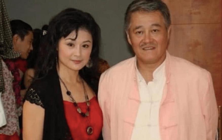 于月仙遗体告别仪式家属悲痛落泪,赵本山在现场哭于月仙