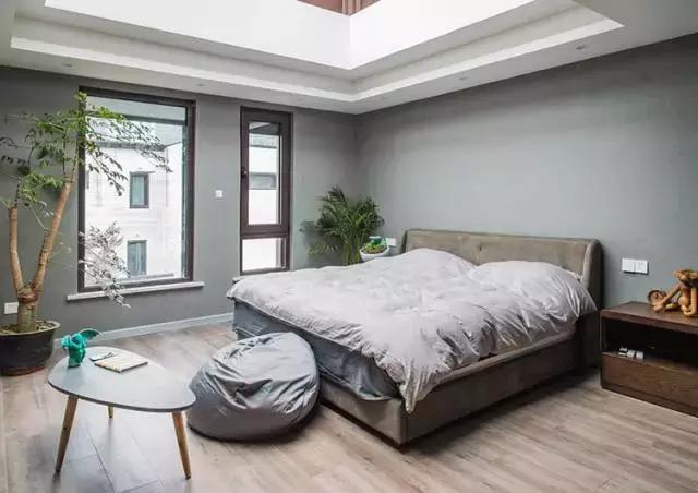 上海买房没钱装修小伙,上海24岁小伙房子装修