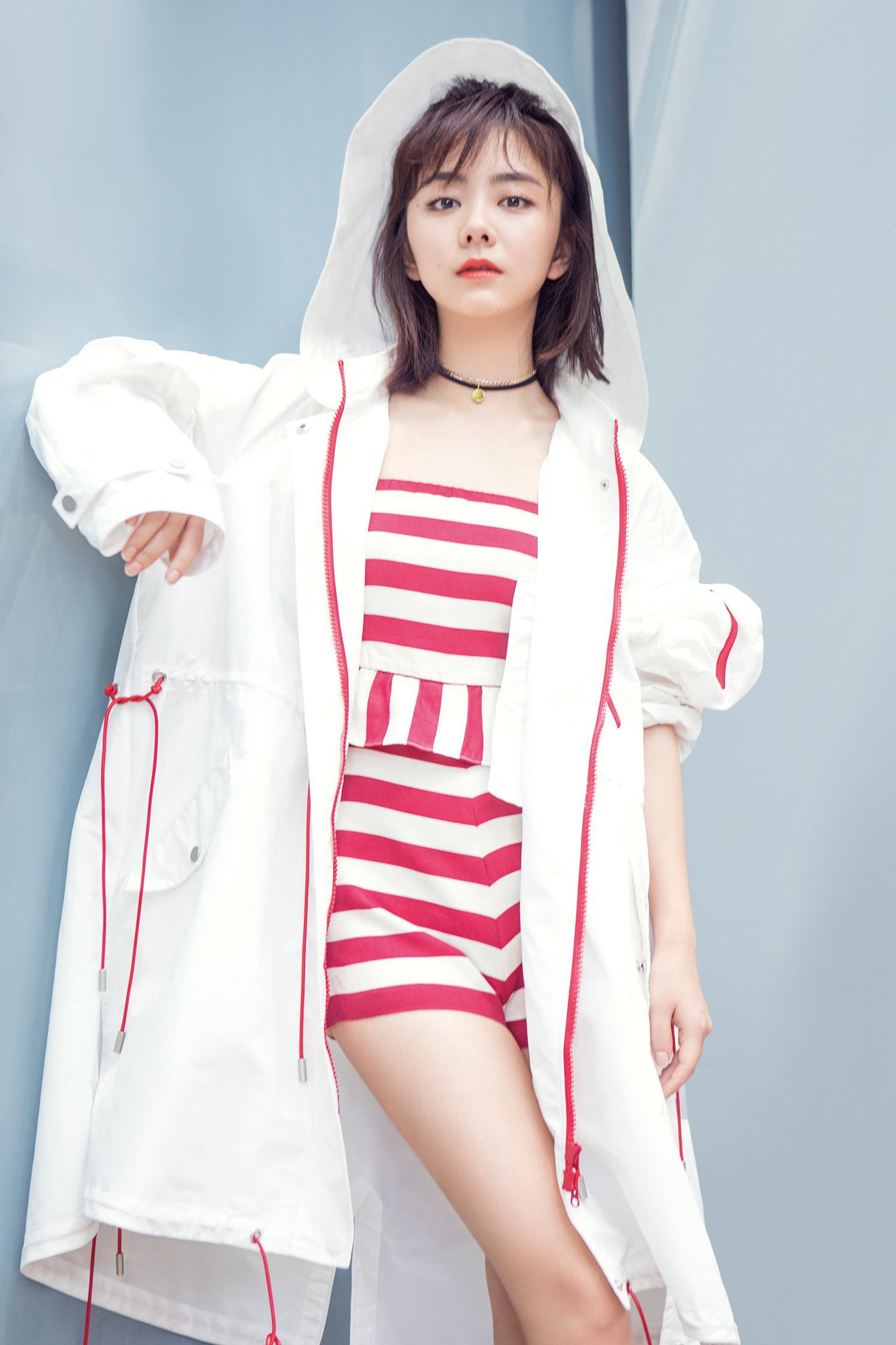 她出道14年,演《最好的我们》彻底走红,29岁曝美照少女可爱