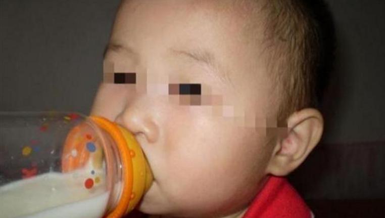 “妈,你回老家吧”,爸爸偷尝奶奶给儿子泡的奶,怒不可遏赶人