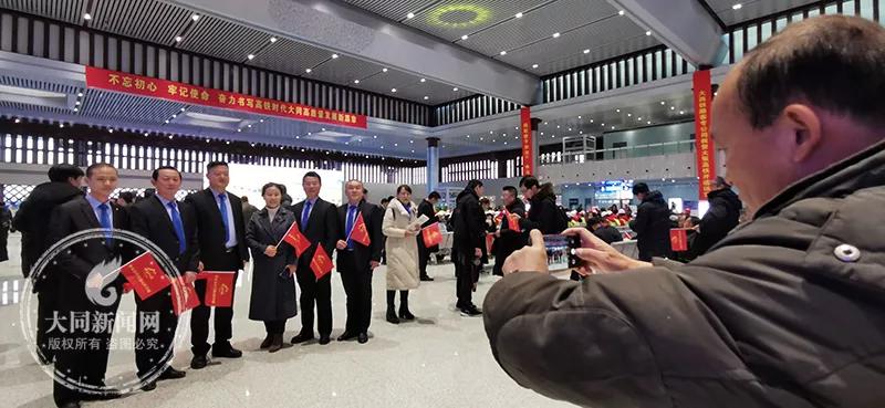 大同高铁开通，记者带你体验“复兴号”“和谐号”新速度