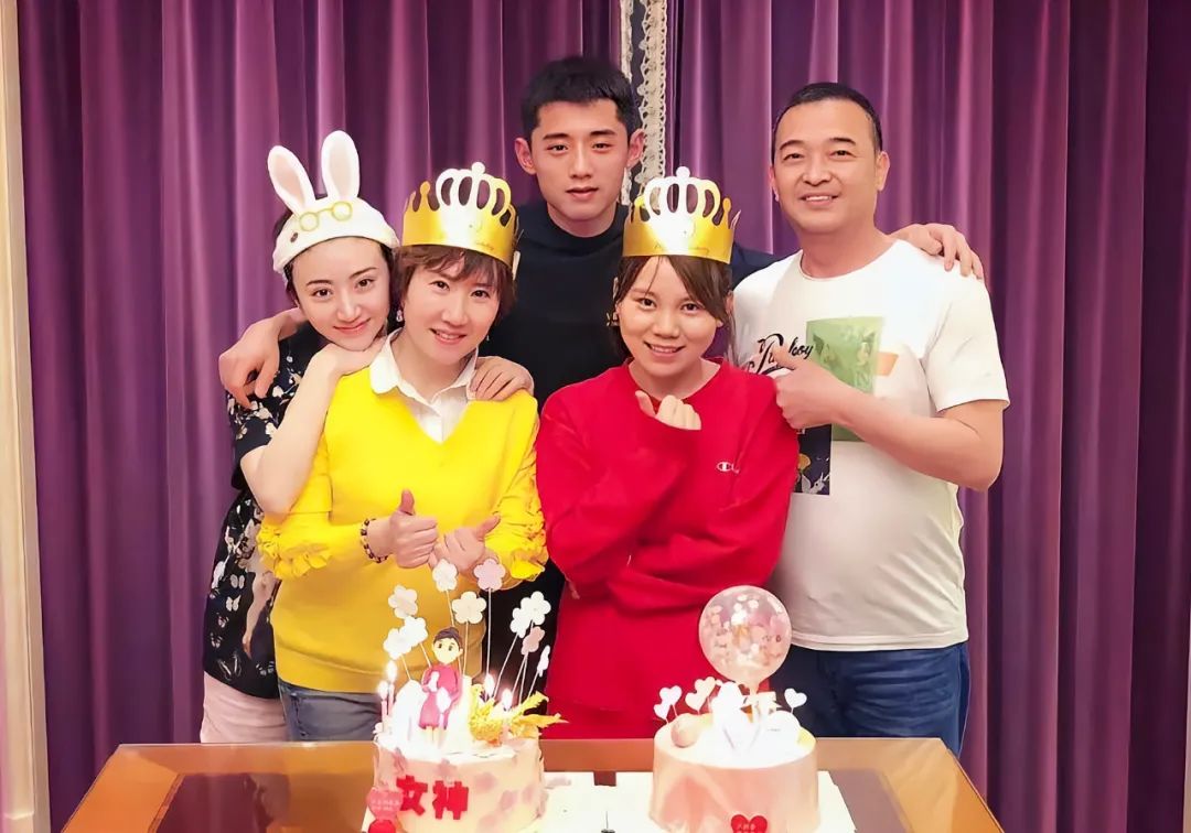 “资源大咖”景甜的失败上位史，和她背后的“大人物”男友们