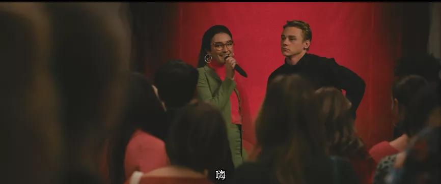 全片高能反转，性感美女化身“*窥偷**狂”