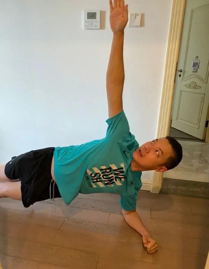 想问下大家，有啥方法能浇灭我老公想给我当“私教”的热情？