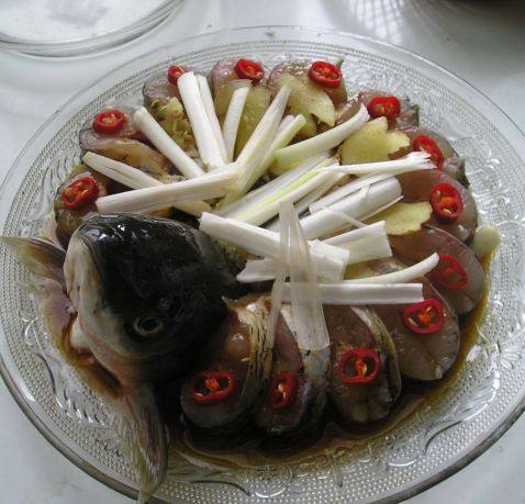 饭店里的孔雀开屏鱼都是怎么做的,开屏孔雀鱼家常做法