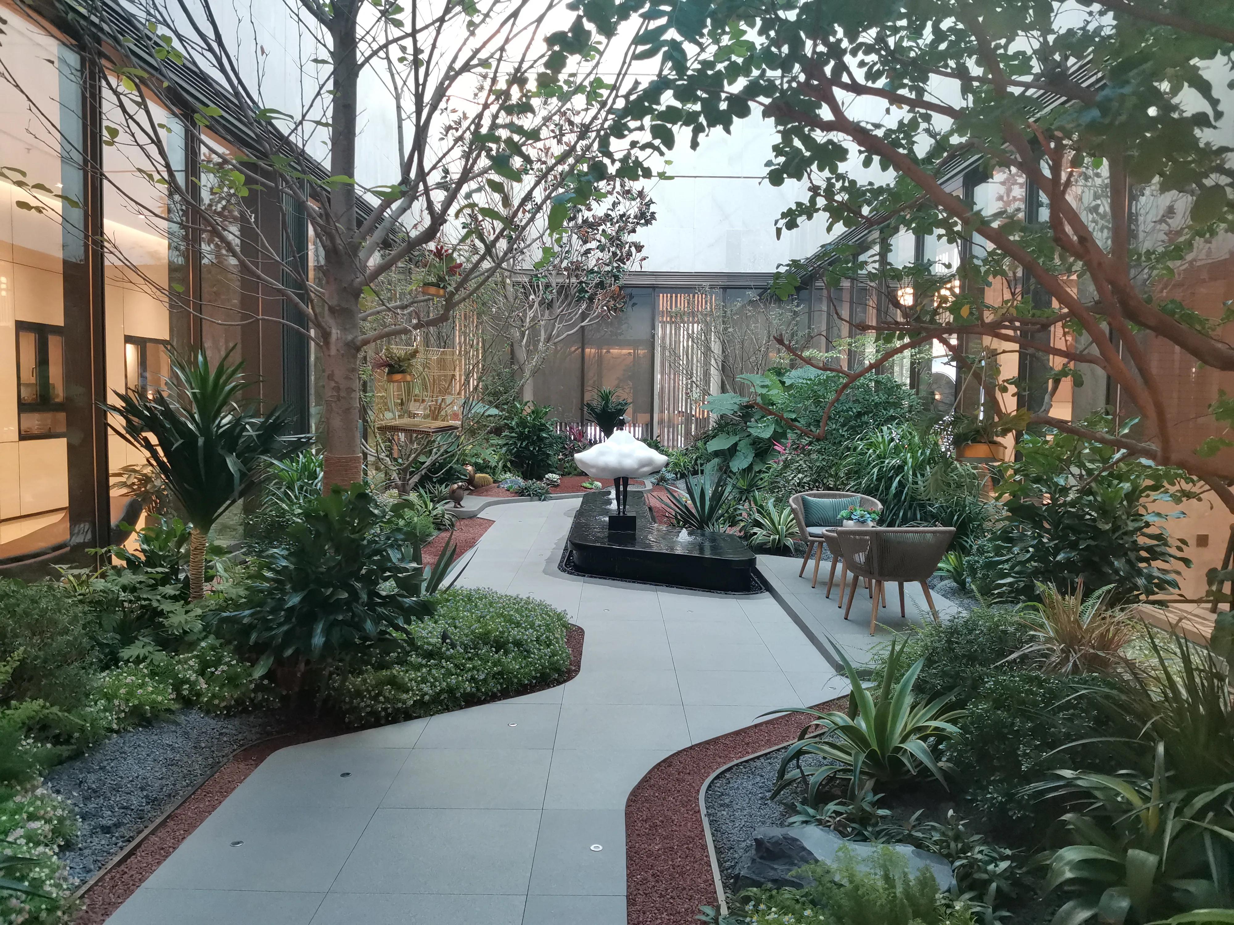 这给开发商逼的！沈阳某售楼处都开夜场，号称通宵不打烊