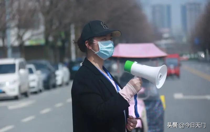 致敬疫情防控中的铿锵玫瑰,致敬战斗在抗疫前线的白衣天使
