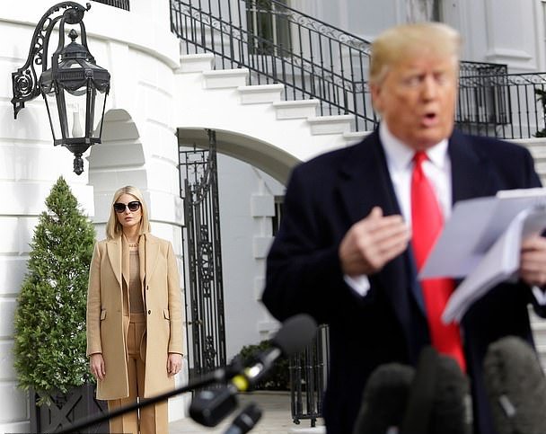 伊万卡二郎腿霸气视频,伊万卡下飞机霸气视频