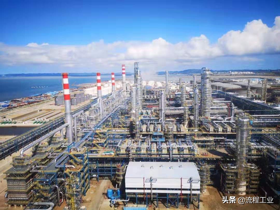恒逸石化2022投产项目,恒逸石化炼油项目投产