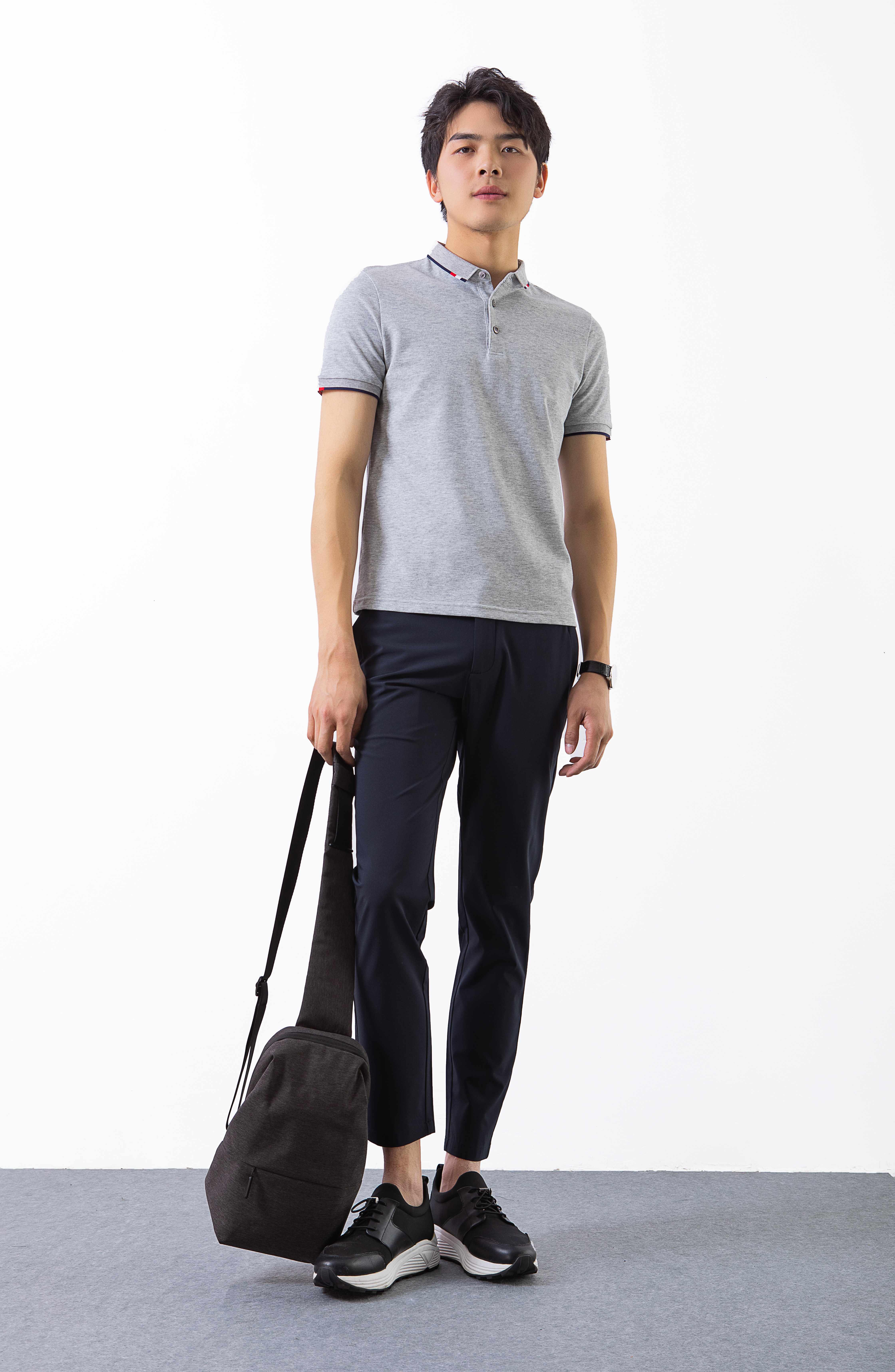 男士皮肤黑的人穿什么衣服,男小麦色皮肤怎么穿衣服