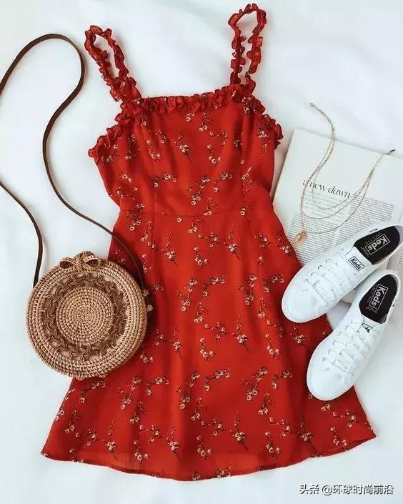 美炸了的吊带裙也挑人，会露才是王者