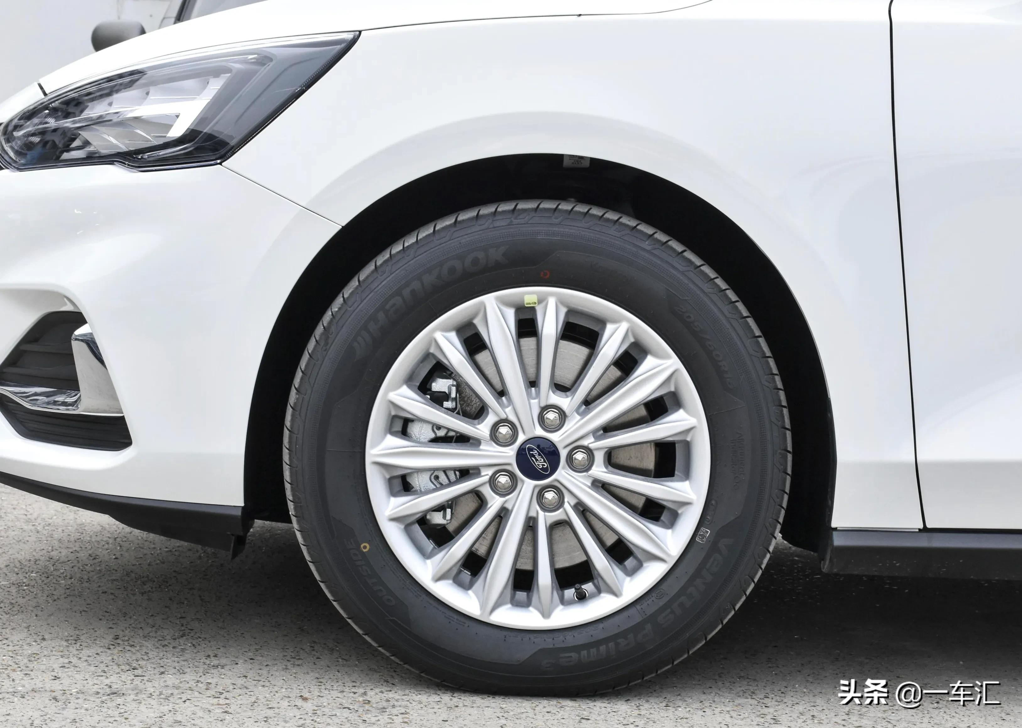 15款福克斯三厢版1.6舒适版自动挡,新款福特福克斯三厢版曝光