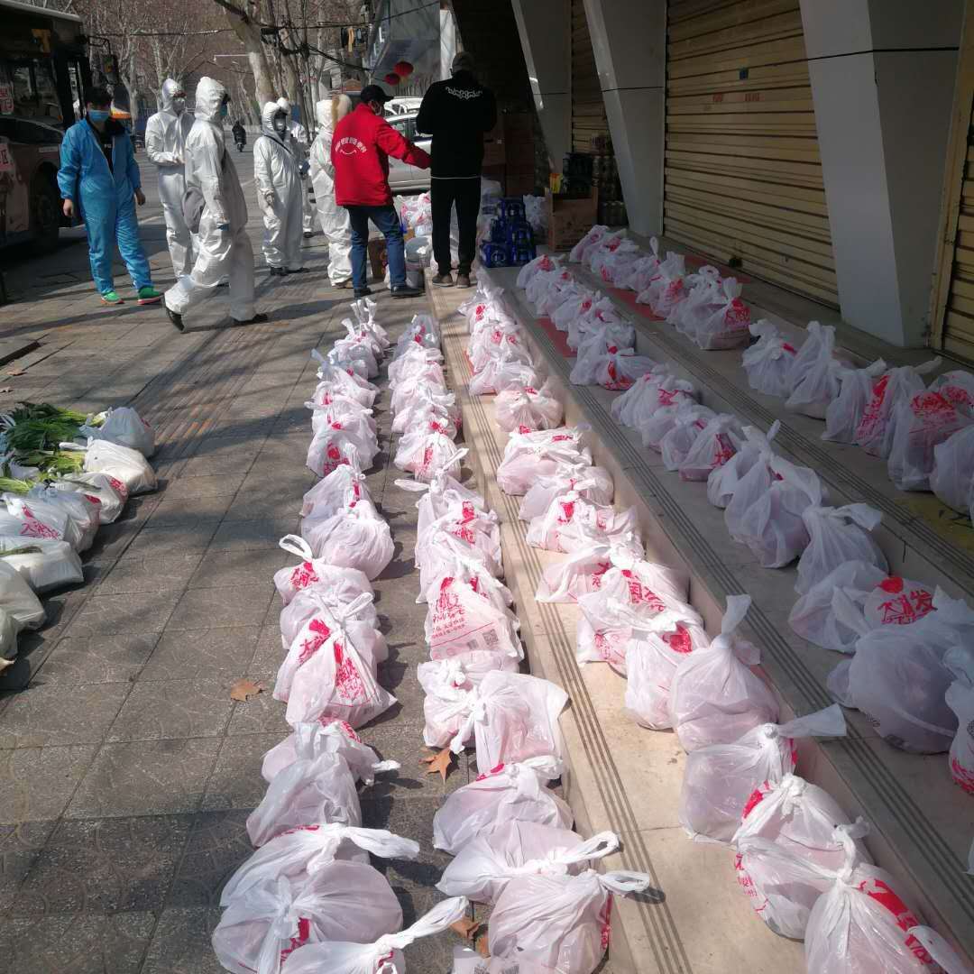 这个“伙食团长”甘心赔本赚吆喝