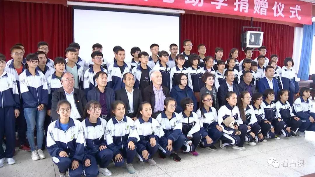 董淑贞在铜川捐助学生,董淑贞女士