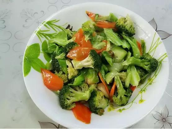 西兰花怎么炒好吃用焯水几分钟,虾仁炒西兰花用焯水吗