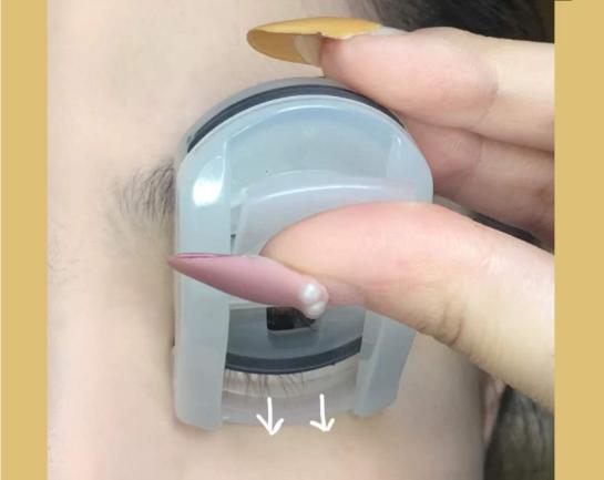 睫毛夹一下就掉了,睫毛夹一会就塌了