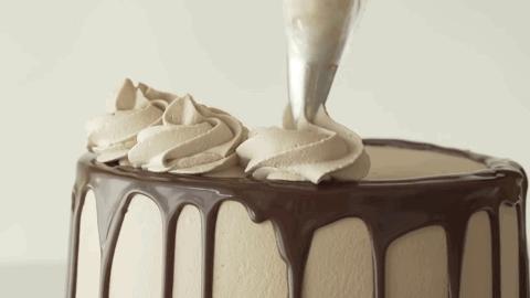 好吃的只有奶油的爆浆蛋糕,罗森摩卡芋泥味奶油蛋糕