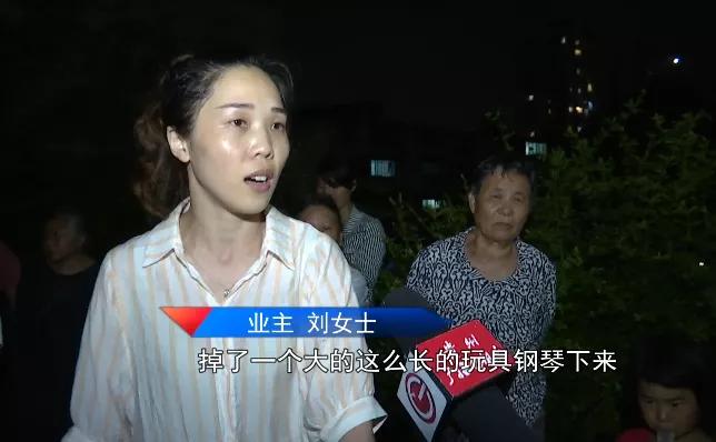 真是服了!高空抛物又来!贵州一女子小区散步,“钢琴”突然从天而降!结果......