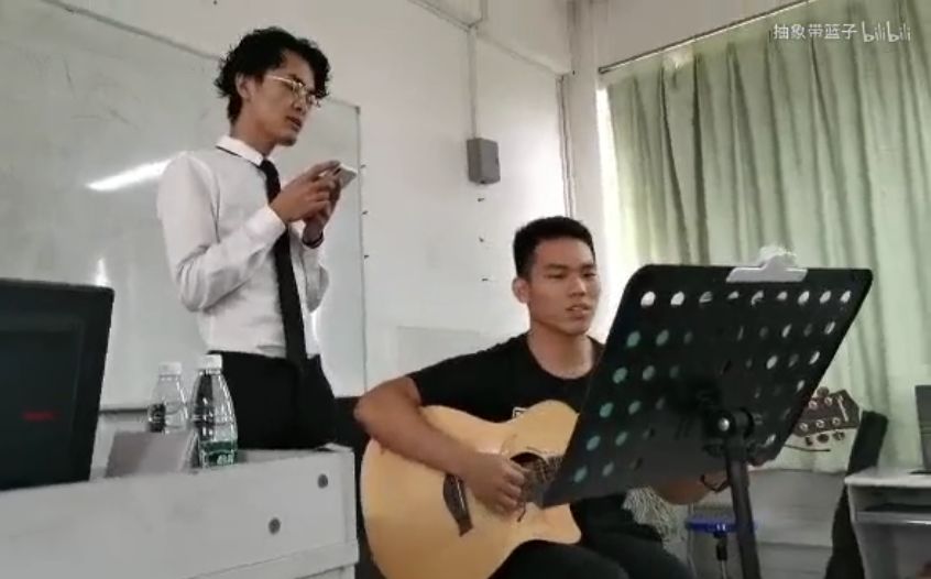 比孙笑川嘴臭、比药水哥真实，他活成了真正的抽象接班人