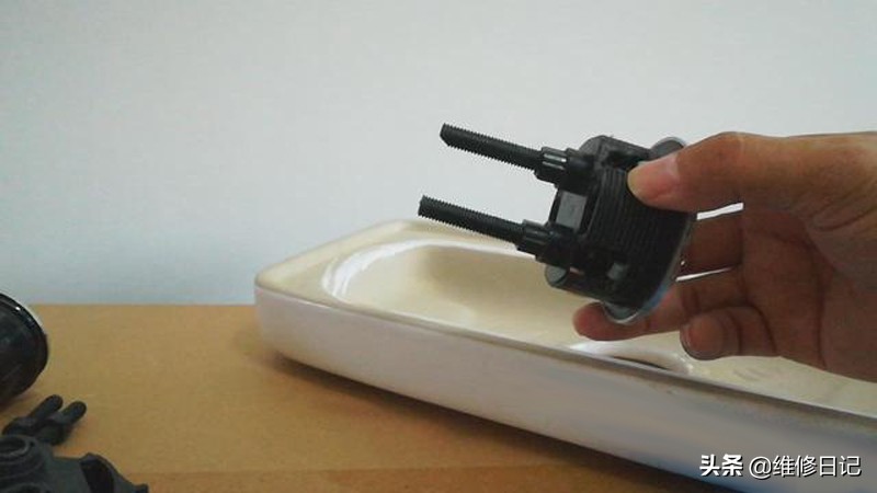 卫浴水箱修补最快的方法,座便水箱按钮不弹怎么办