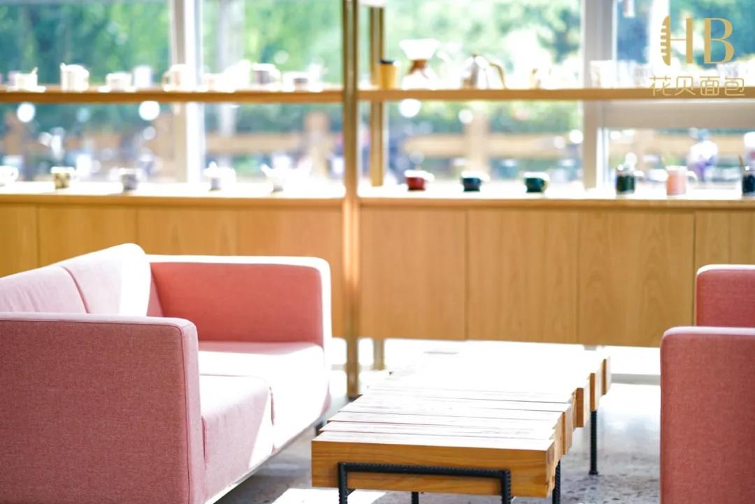 上海华贝面包哪家好,探店现烤面包