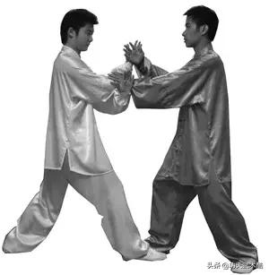 武术中的竞技术「推手」+附练习图