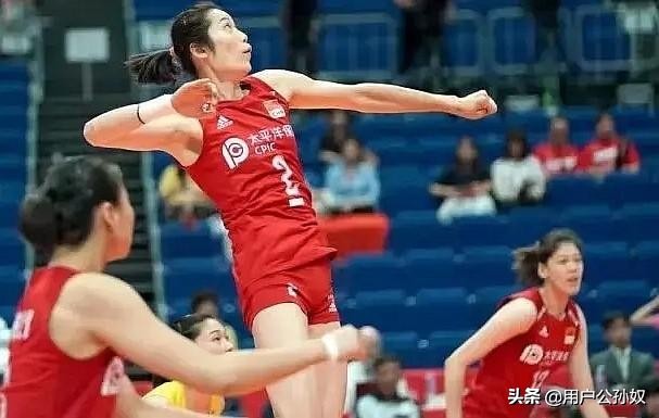 巴西加比小轮臂扣球，美国德鲁斯大拉弓扣球，中国队无解？！