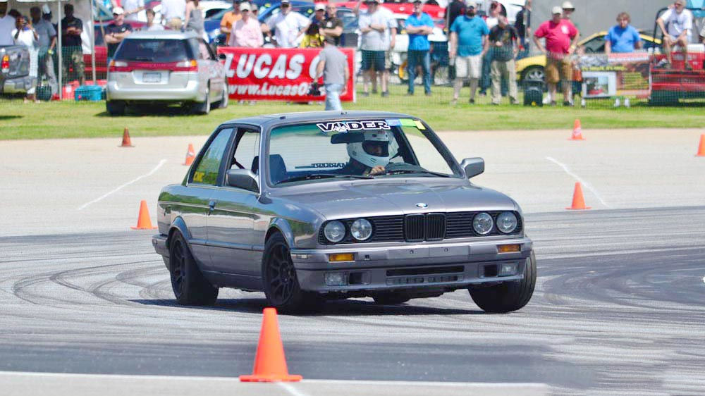 好车为什么跑起来不飘,好车为什么都宽