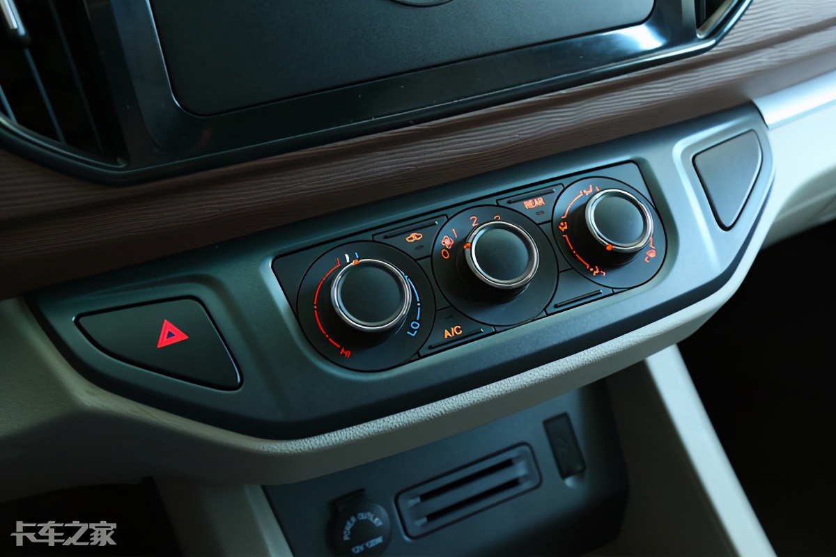 开着风行菱智去旅行,东风风行菱智v3货车版多少钱